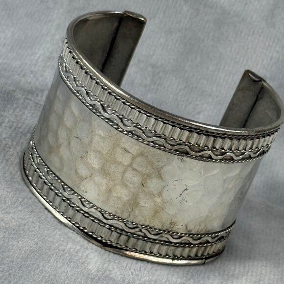 Wide Hammered Silver Tone Metal Cuff Bracelet Braided Textured Edging Boho - Picture 2 of 16